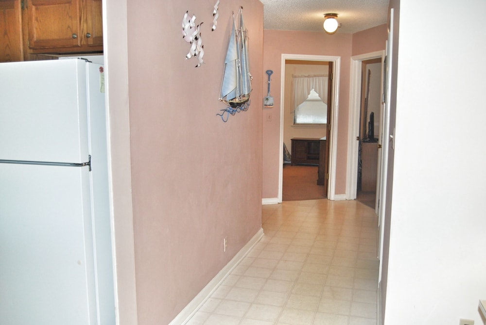 Hermitage 1g 2 Bedroom Condo by RedAwning view 4