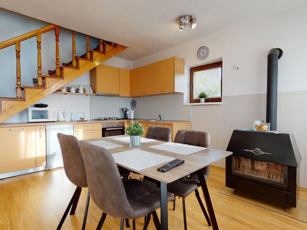 Quiet Country Side Cottage with Private Garden & WiFi near Nature Park Velebit view 4