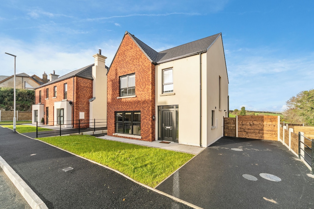 Modern Entire Home Retreat in Newry