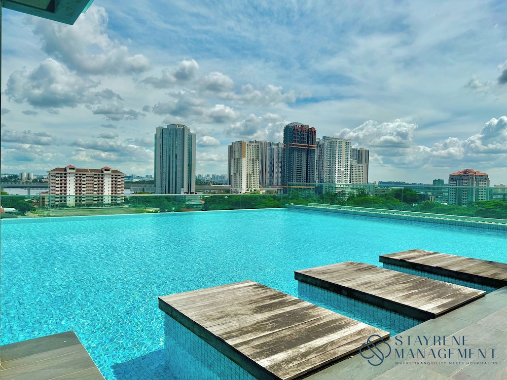 Paragon Suites CIQ By Stayrene
