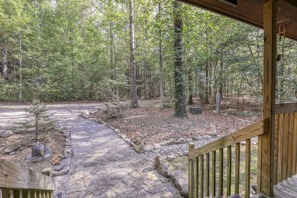 Elk Run On Cosby Creek - 2 Bedrooms, 2 Baths, Sleeps 7 Cabin by RedAwning