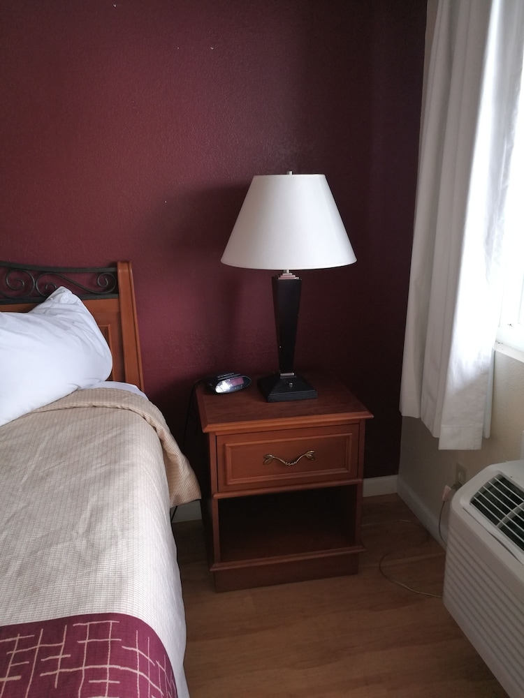 La Plaza Inn Los Banos view 4