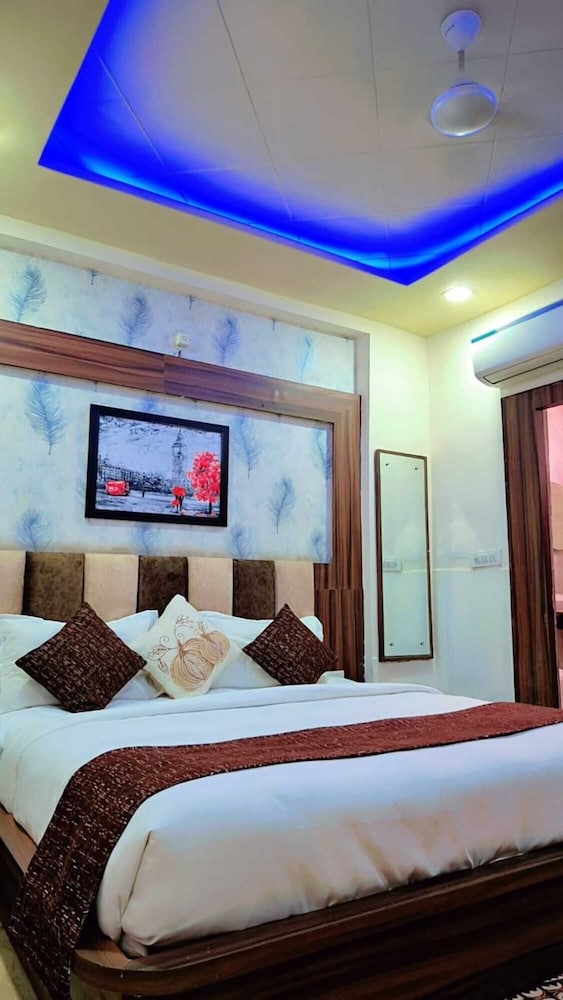 HOTEL SRG INN