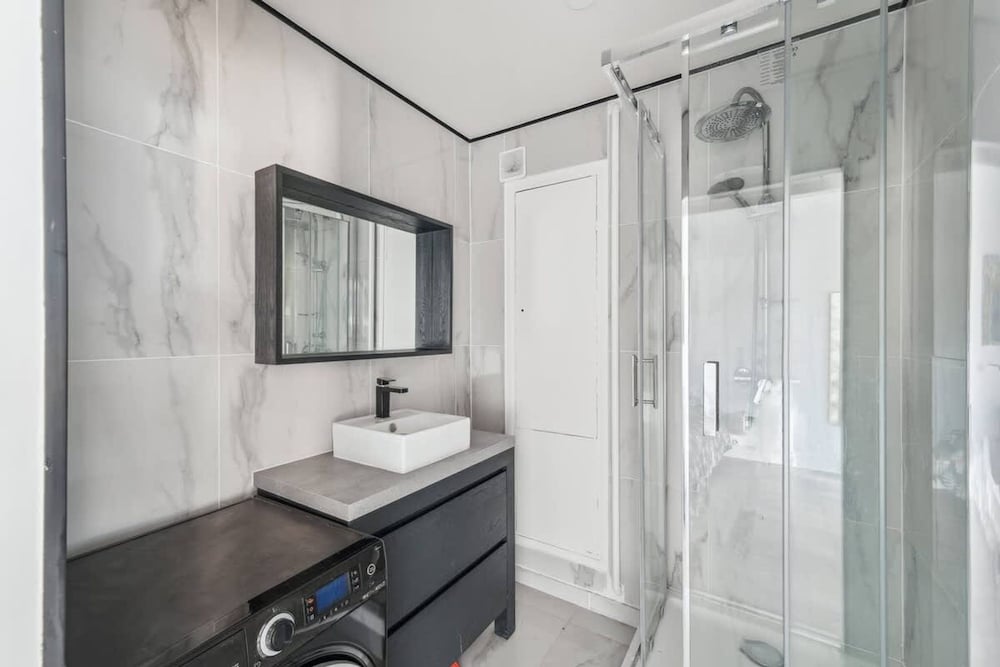 Spacious Studio Balcony -La D Fense-bail Mobilit
