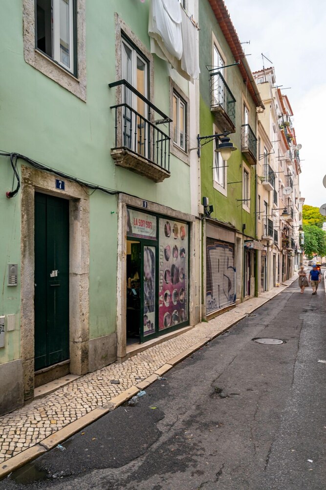 Central Minimalist 1-Bed Great To Explore Lisbon