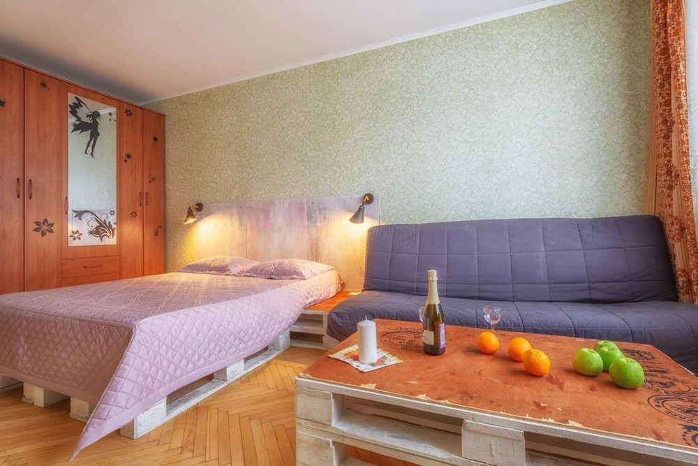 Apartment - Profsoyuznaya 136