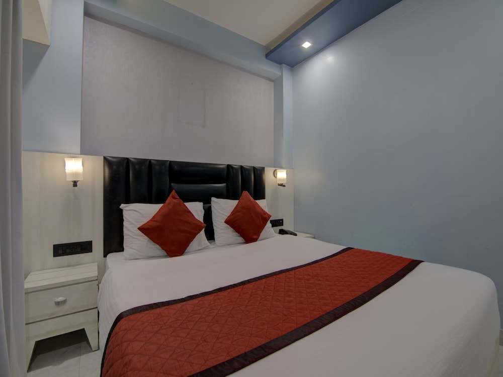 OYO 13599 Hotel Venkatesh Regency
