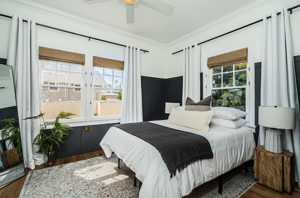 Spacious 5 BR Near Heart of South Park