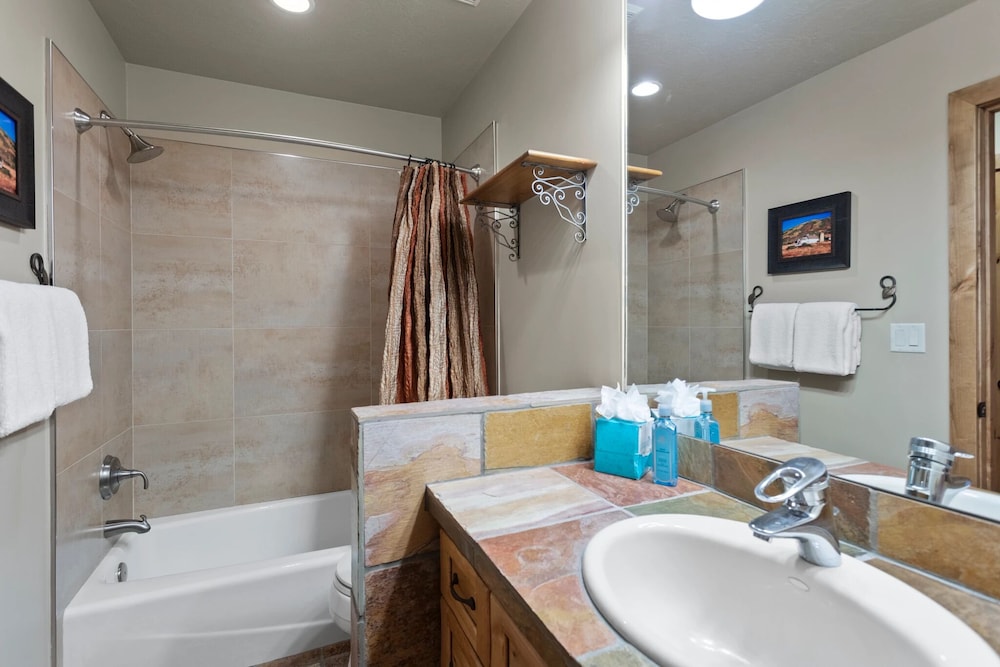 Queen Esther at Deer Valley Resort - Two Bedroom Condo with Hot Tub #2346 2 Condo