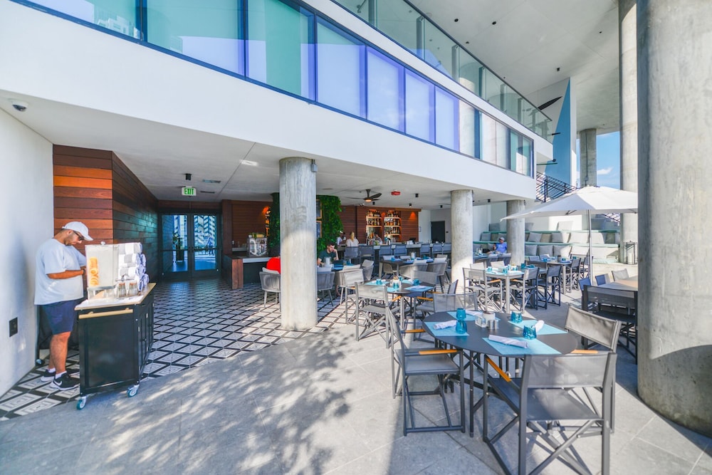 Bayside Apt with Impressive City Views