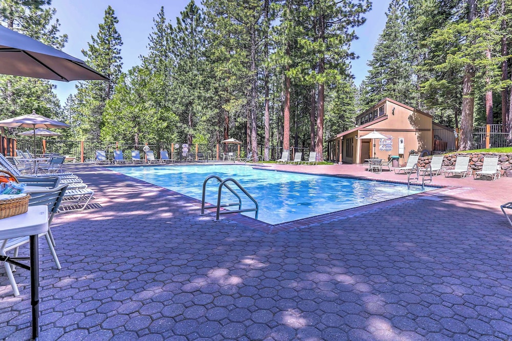 1 Mi to Lake Tahoe: Condo w/ Pool Access