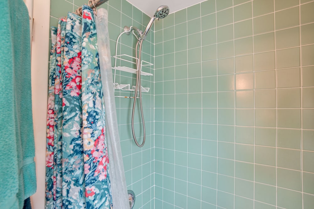 Walk to Beach: Chatham Getaway w/ Sunroom!