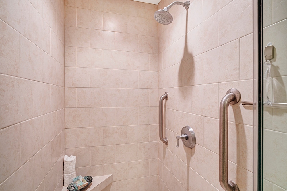 Ocean View - AC & Wifi - Walk to Beach & Shopping - Vrkcv