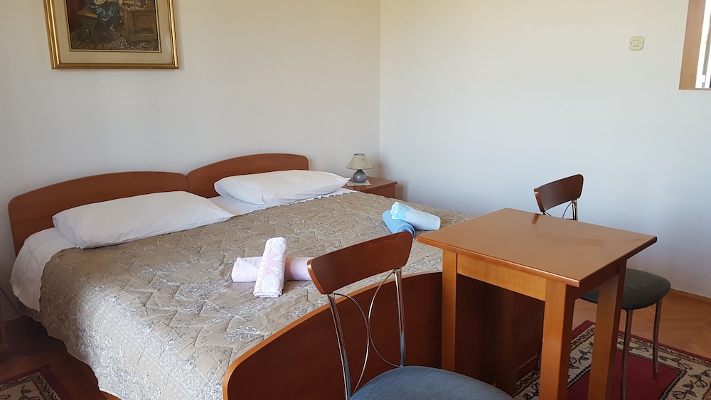 Room Marin view 2