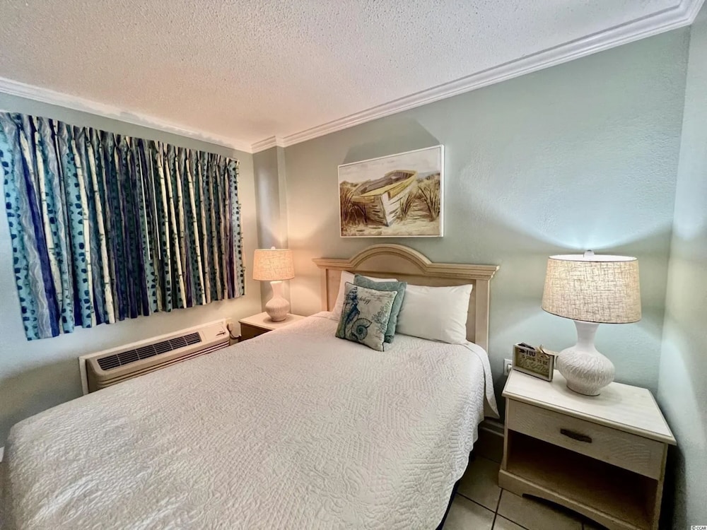 Oceanfront Resort 1BR w Beach View
