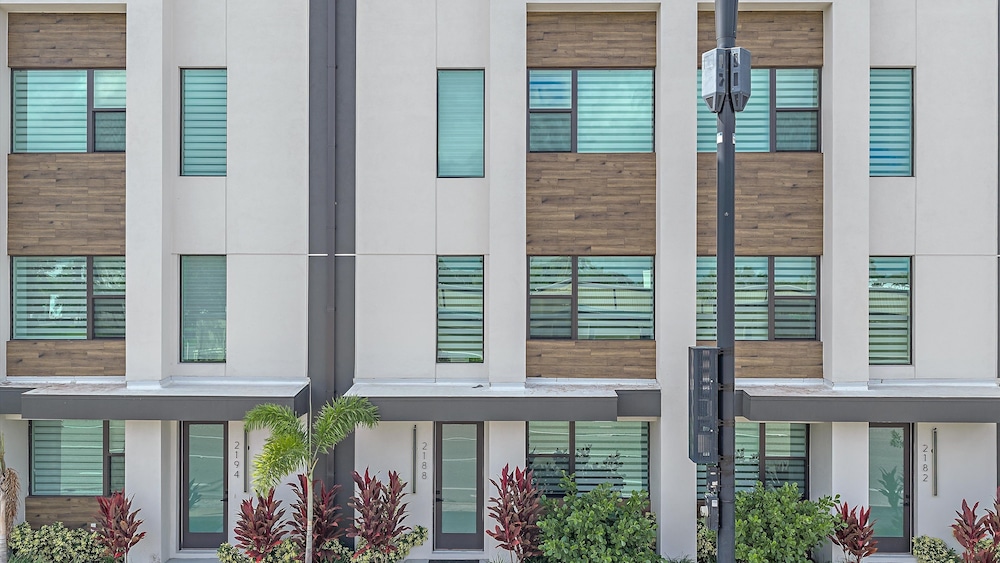 Coastal Moderne 2 Bedroom Townhouse