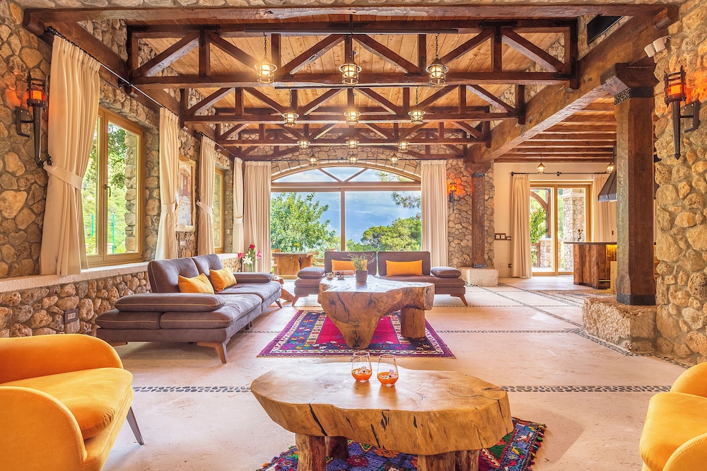 Private Island-Style Ultra Luxury Villa Estate