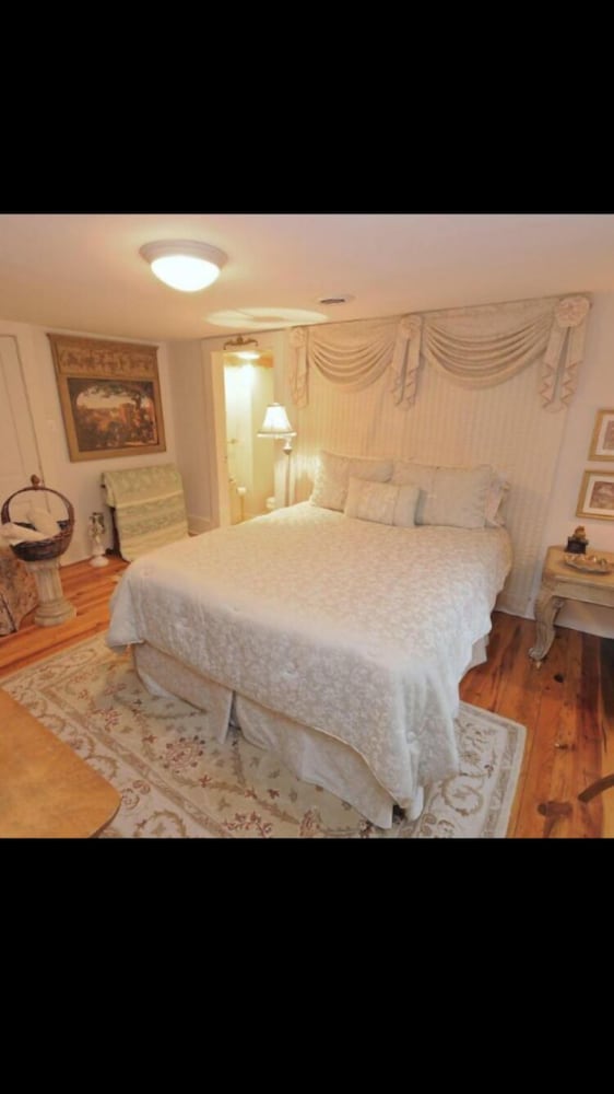 Frog Hollow Bed and Breakfast