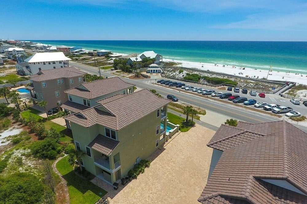 DaShells30A 6 Bedroom Holiday Home by Five Star Properties