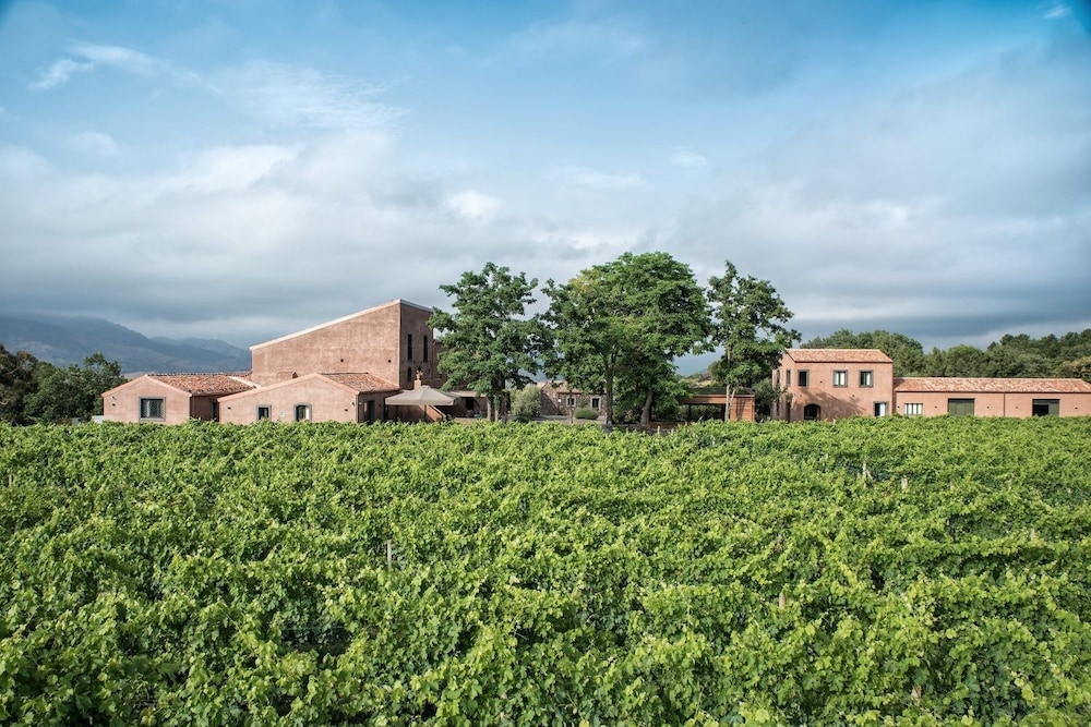 Cavanera Etnea Resort & Wine Experience