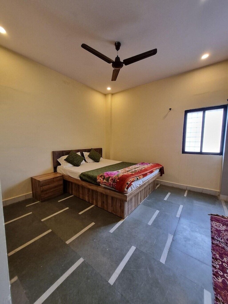 Hotel Shree Shivtam