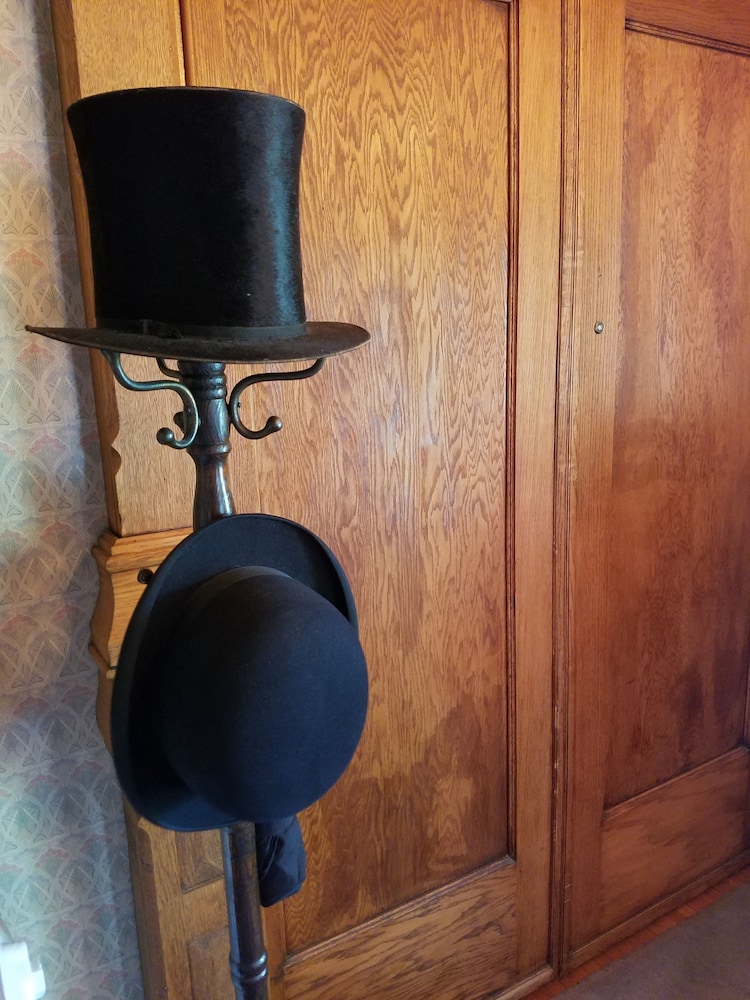 Hudson Manor Bed and Breakfast