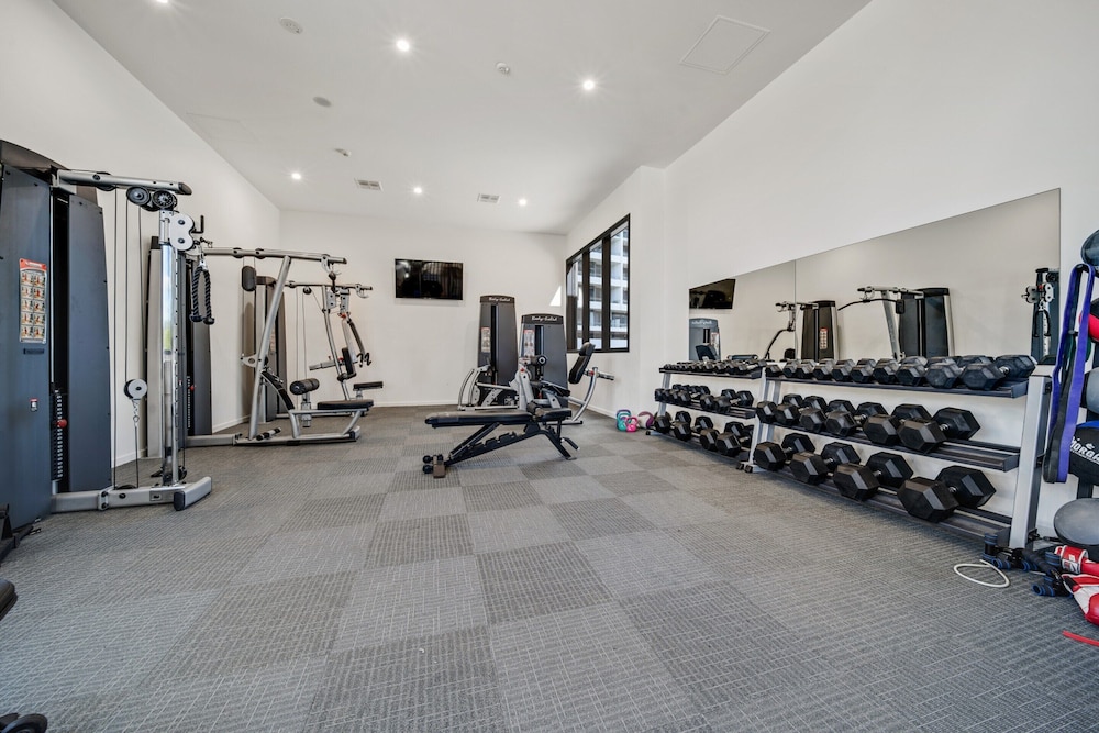 Chic 1-bed With Sophisticated Decor,