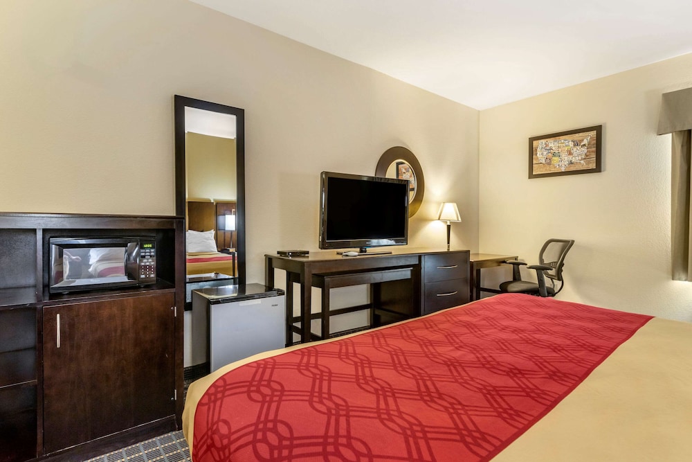 Econo Lodge Brunswick Travel Center view 4