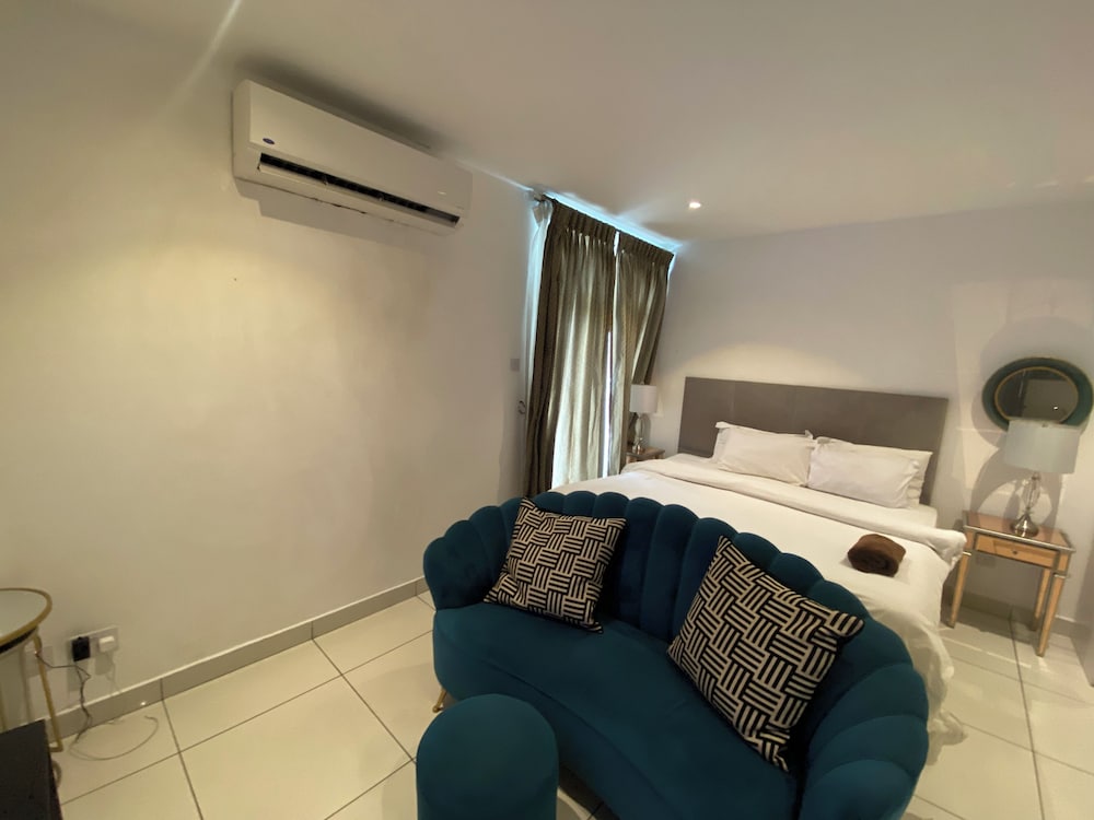 Splendid Apartments at Embassy Gardens