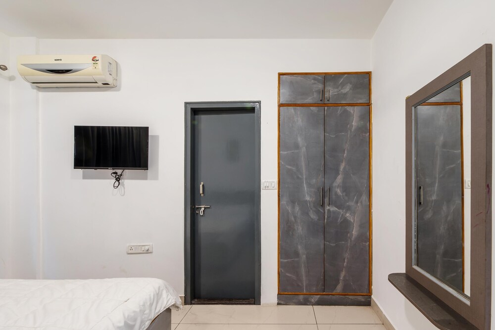 Diamond Suites Service Apartment