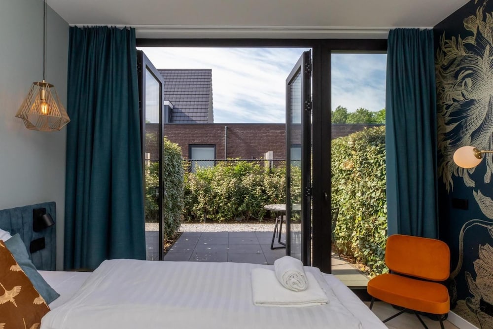 Romantic Getaway With Garden