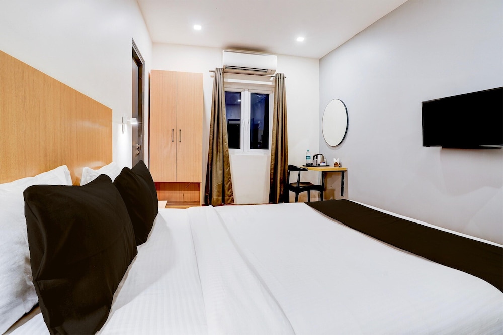 Cozy Stays Near Halasuru Metro Station