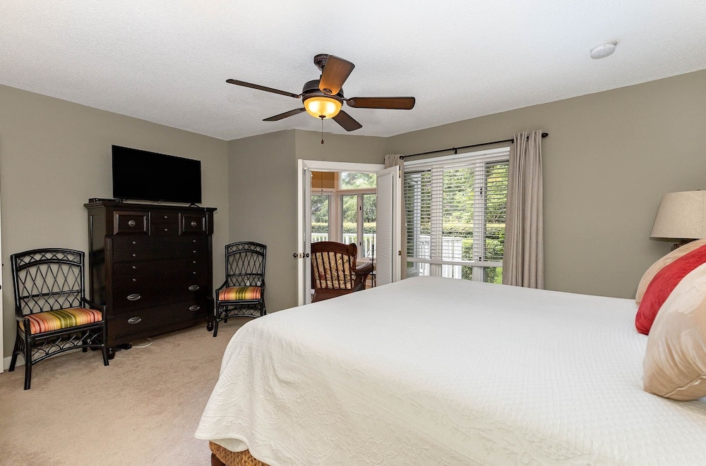 Remodeled 2 story, 3 bedroom villa with a loft - 2B Gloucester Terrace 3 Villa view 2