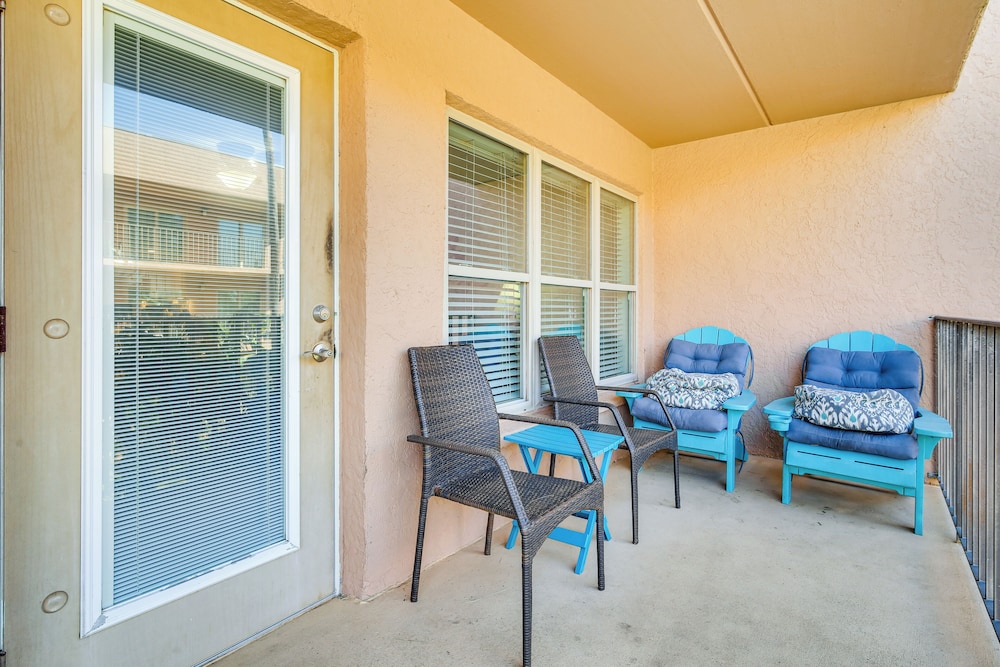 Walk to Beach: Condo w/ Pool Access in Texas!