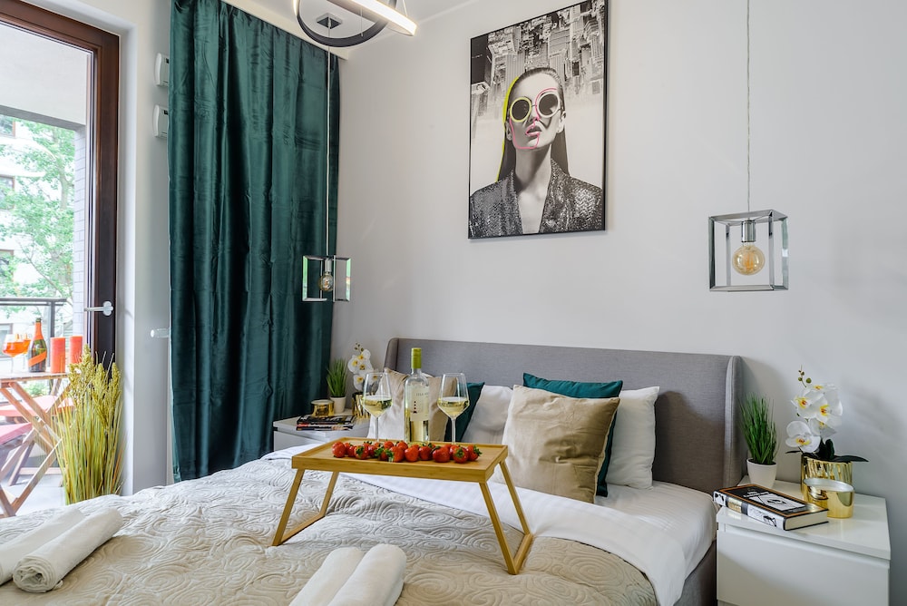 Lumina apartment with balcony Warsaw view 2