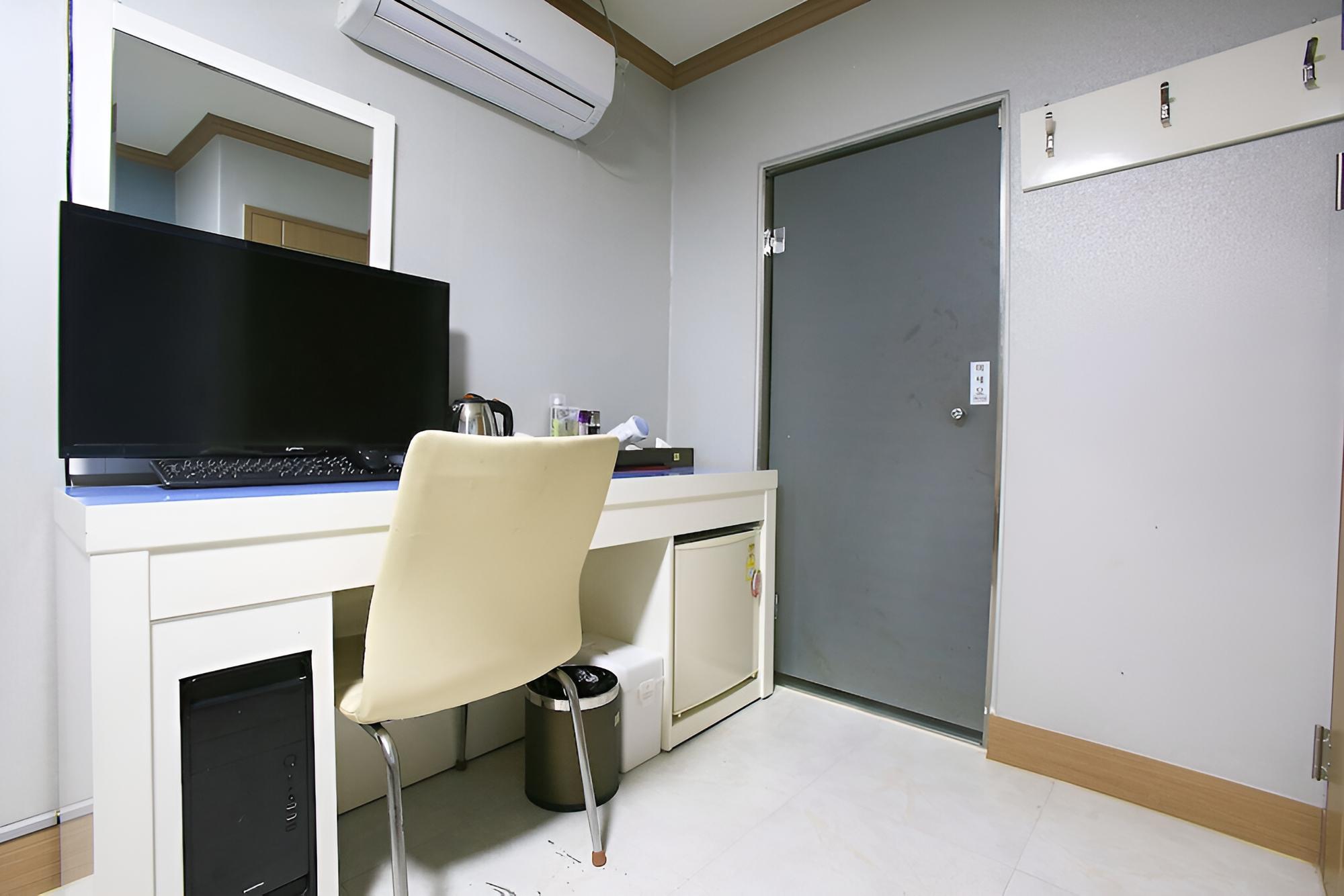 Photo 8