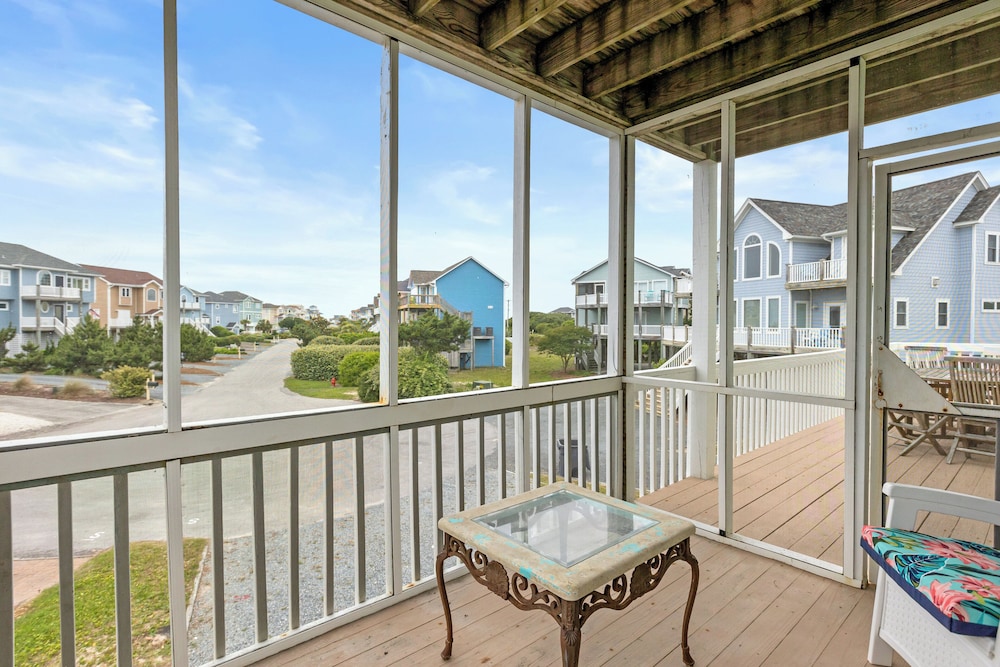 Lowe Tide by Topsail Realty
