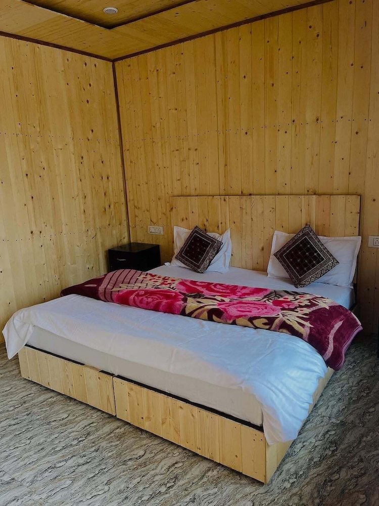 Gaurav hotel chopta