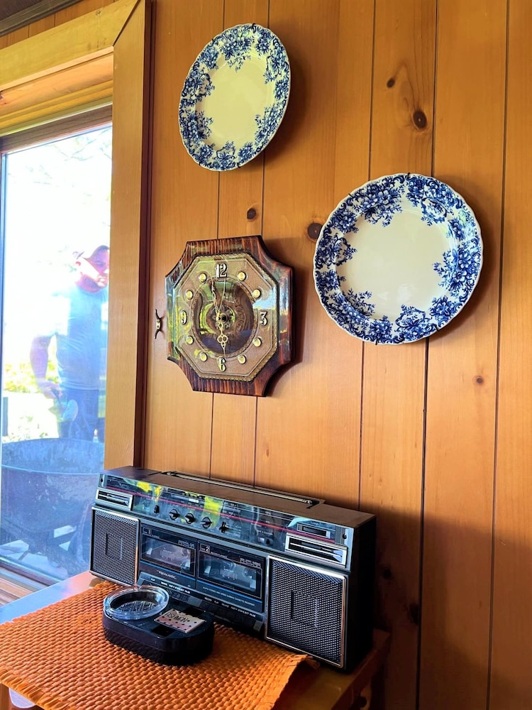 Retro Spacious Cottage - Somewhere in Time