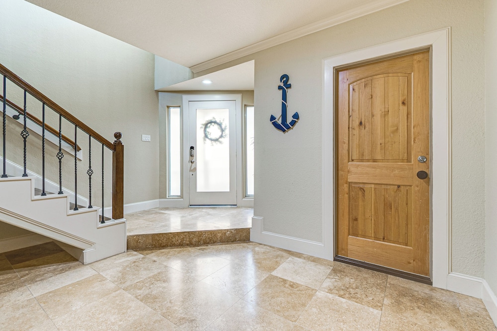 Private Boat Dock & Slip: Luxe Lake Conroe Gem!