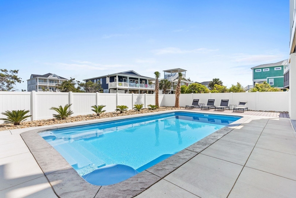 1040 Break / 1040 Ocean Blvd West 4 Bedroom Home by RedAwning