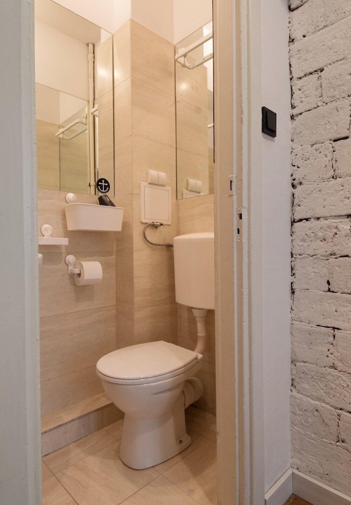 Bizzi LuxProchnika Studio