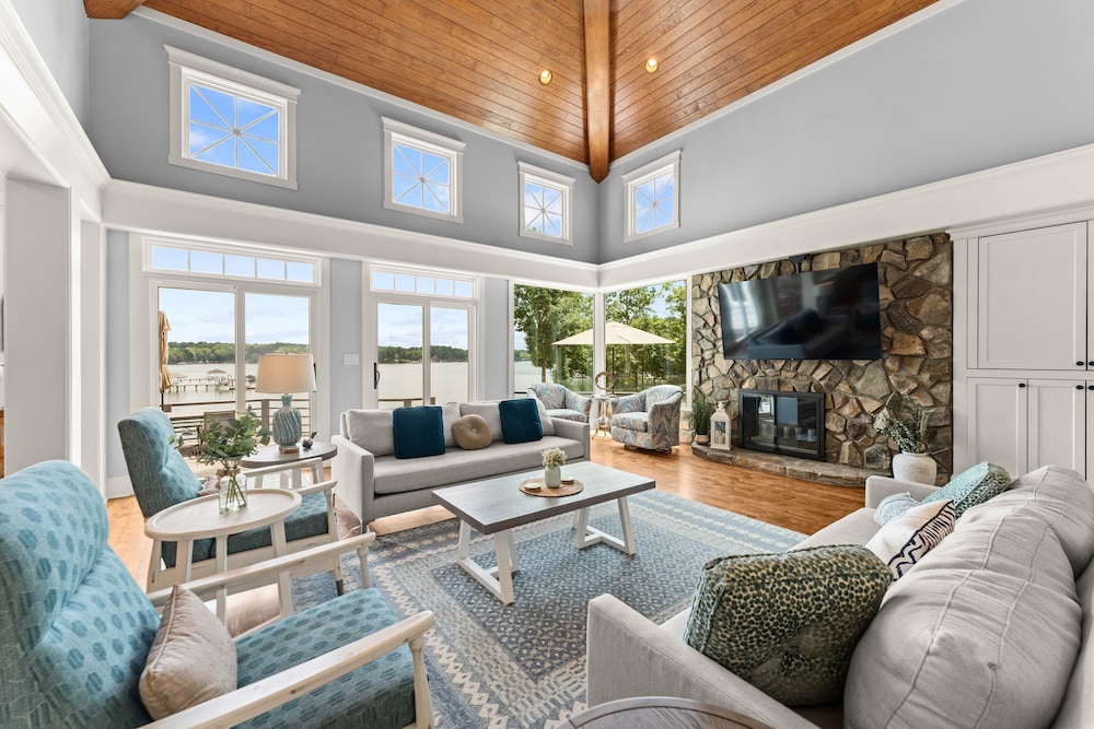 Paradise Pointe by Avantstay Lakefront Views Playset