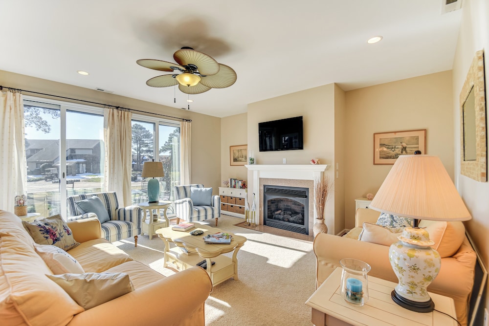 Walk to Beach: Home w/ Pool Access in White Stone