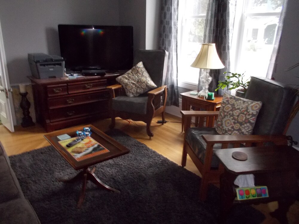 Gananoque Vacations - Seaway Manor - Property Image 4
