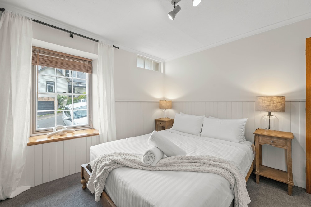 Stylish 3 Bedroom Townhouse - Hobart CBD