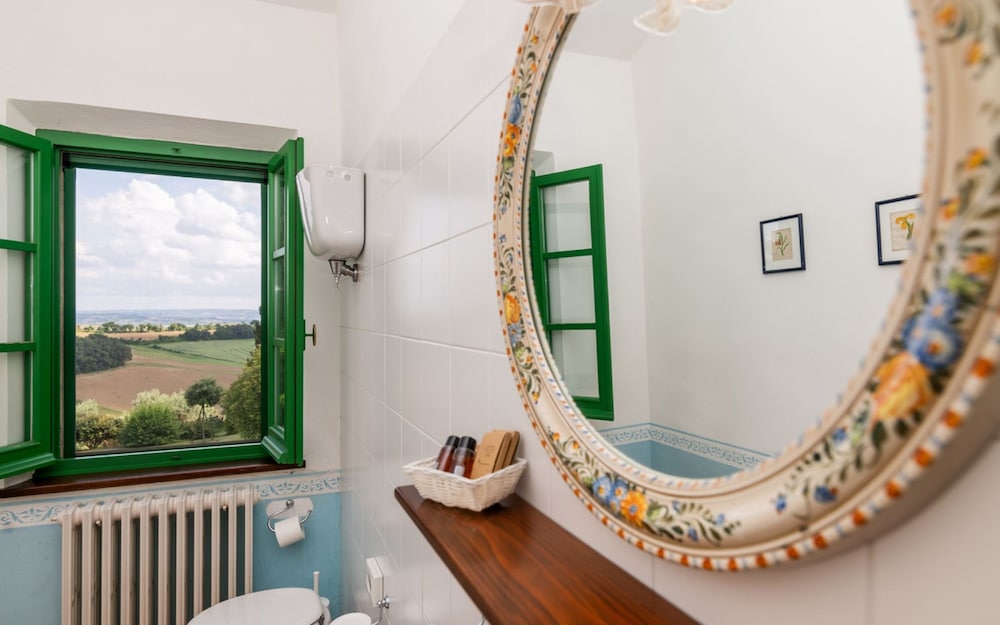 Farmhouse With Exclusive View Between Umbria and Tuscany La Godiola-albizia