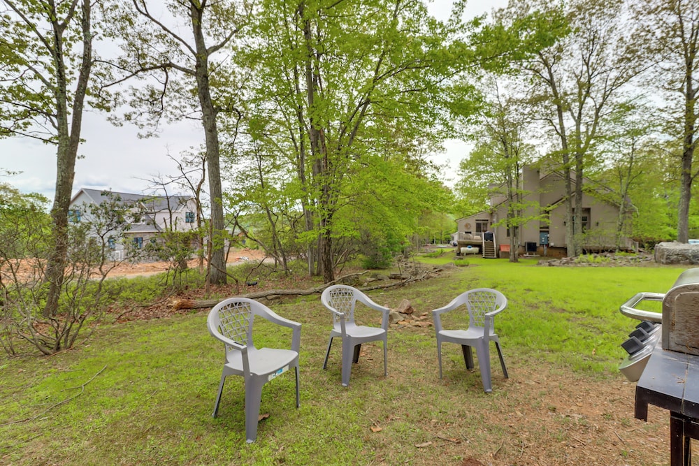 Beach Access & Hot Tub: Retreat in Lake Harmony!