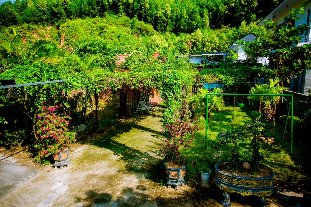 Phong Nha Hillside View Bungalow view 4