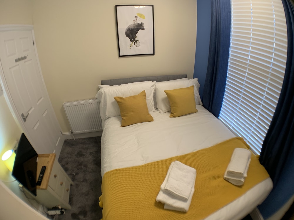 Whitworth Lodge. Sleeps 6 in 3 rooms netflix WIFI view 3